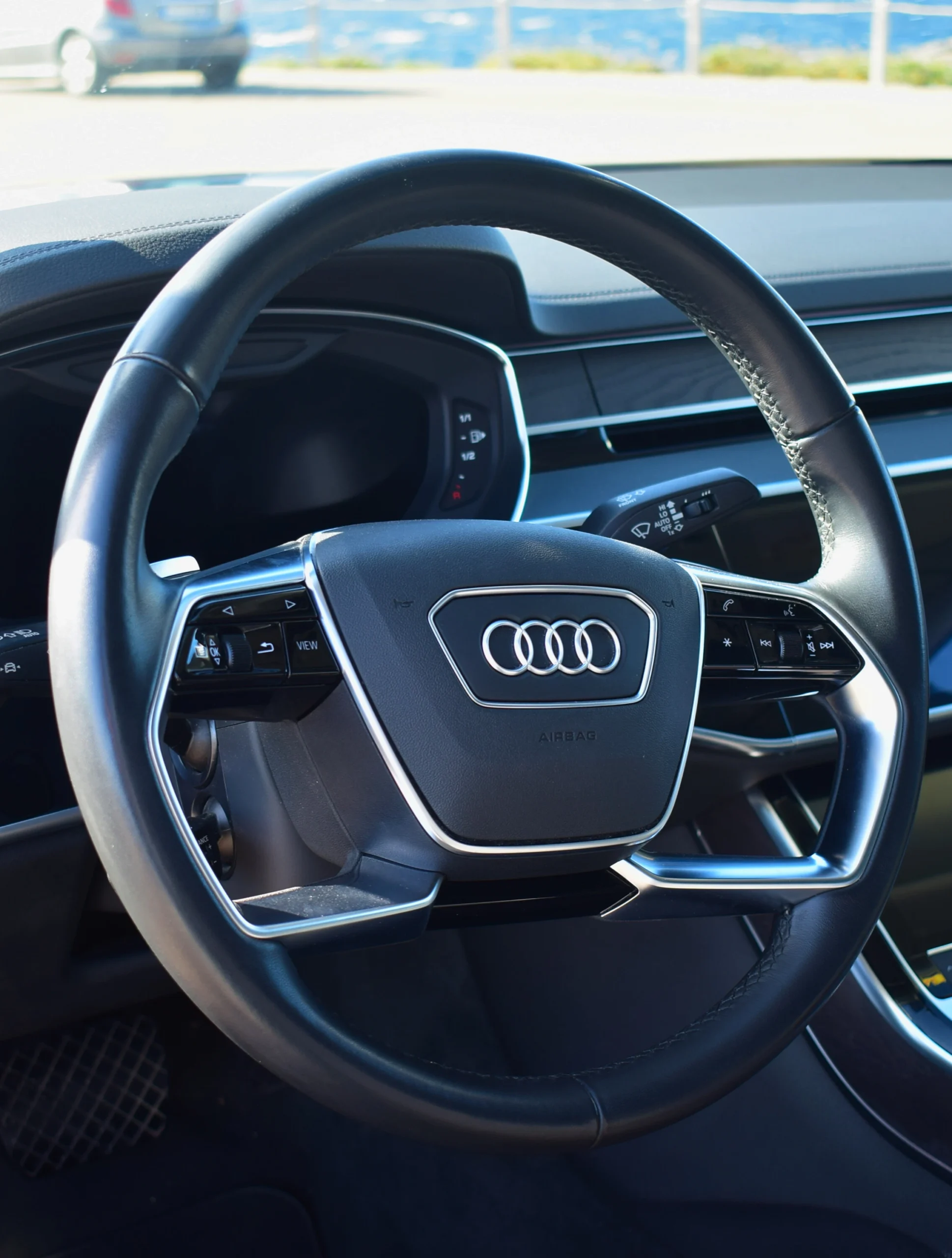 Audi A6 VTC en el aeropuerto de Menorca para servicio transfer VIP