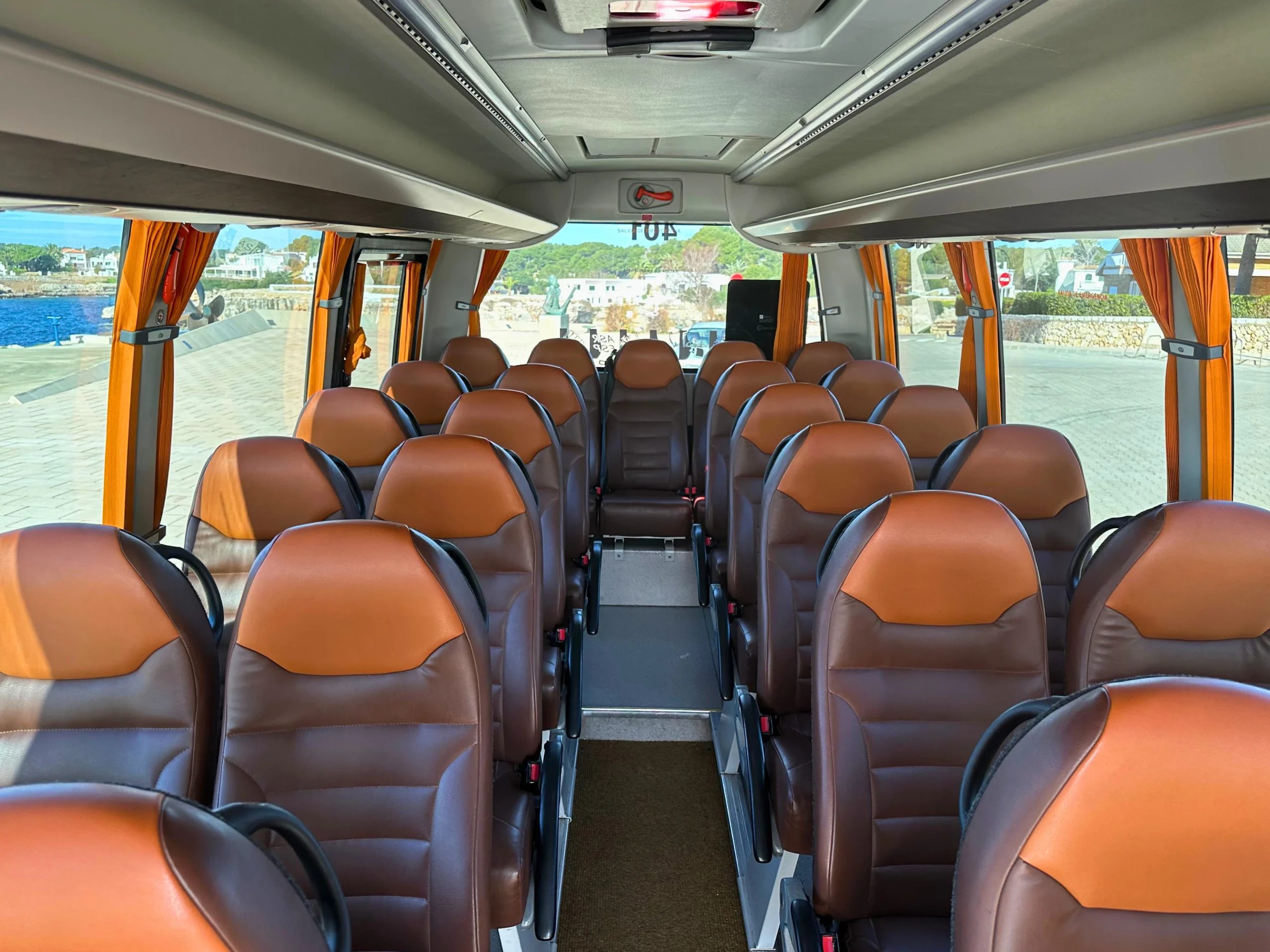 MAN Gianino 27 plazas Menorca ideal para grupos medianos y traslados privados