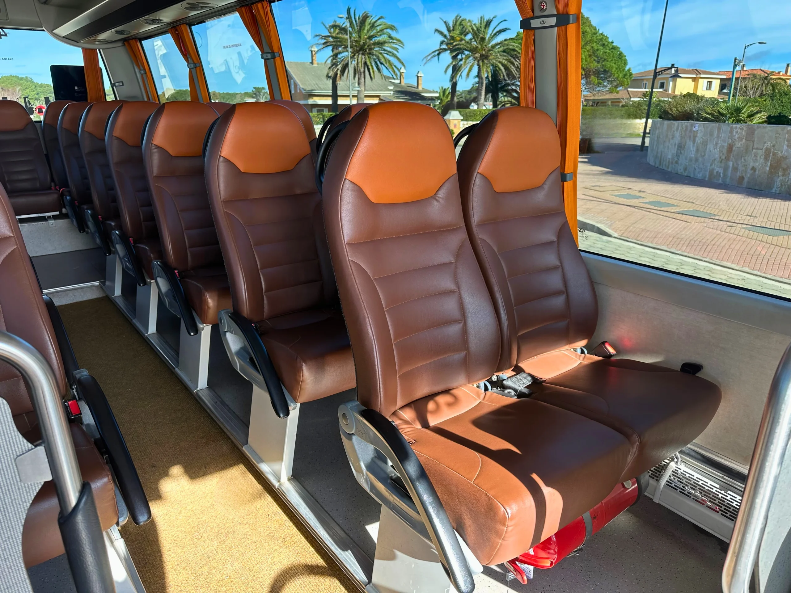 MAN Gianino 27 plazas Menorca ideal para grupos medianos y traslados privados