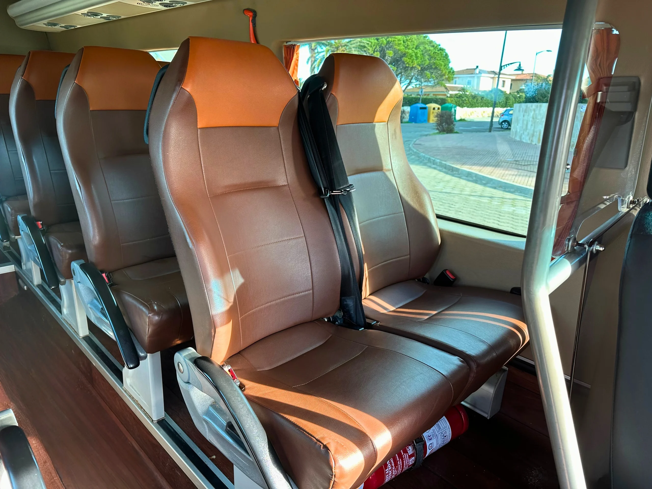 Servicio de transporte en Sprinter Bus 19 plazas Menorca para excursiones y eventos