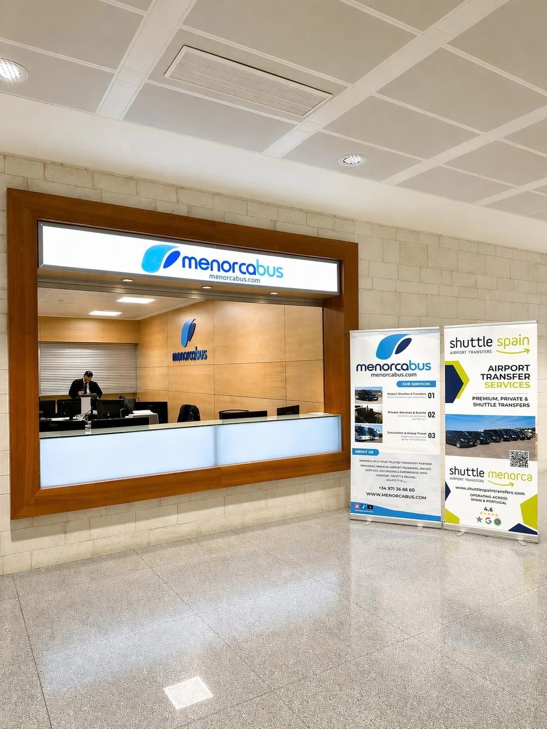 MenorcaBus Büro am Flughafen Menorca für Transfers und Shuttle