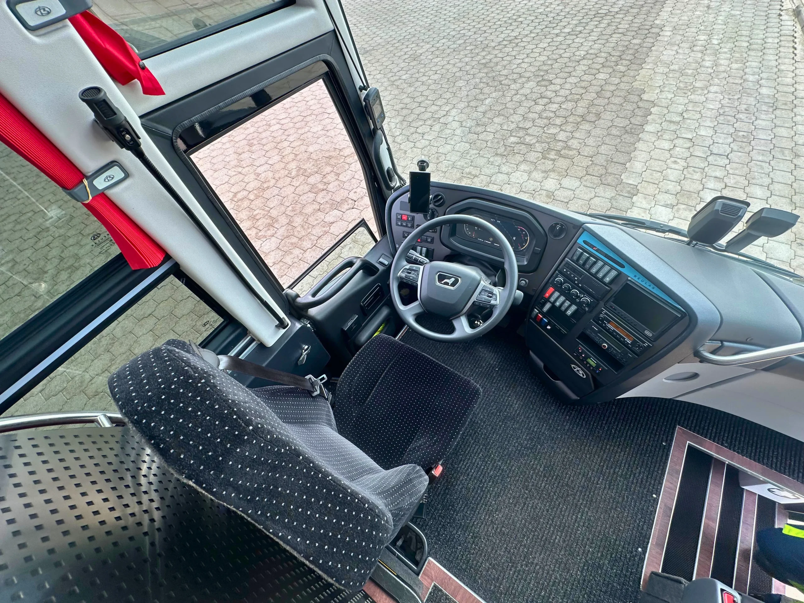 Autocar de 59 plazas - 6